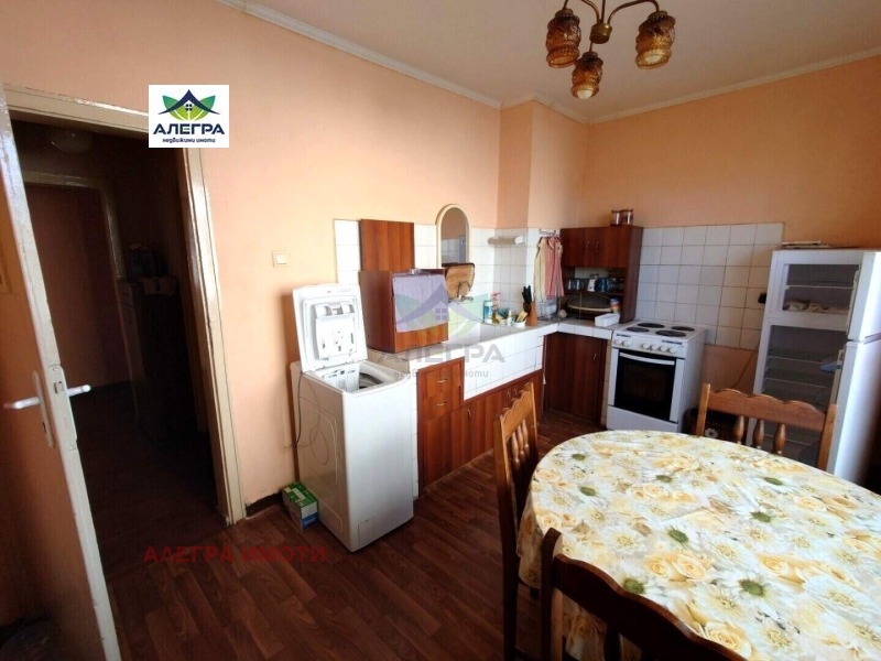 Продава 3-СТАЕН, гр. Пазарджик, Център, снимка 2 - Апартаменти - 53560923