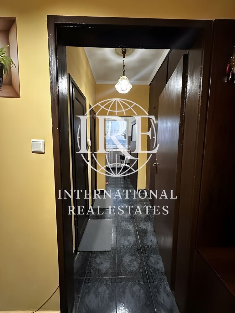 Продава 4-СТАЕН, гр. Варна, Погреби, снимка 4 - Апартаменти - 52235529