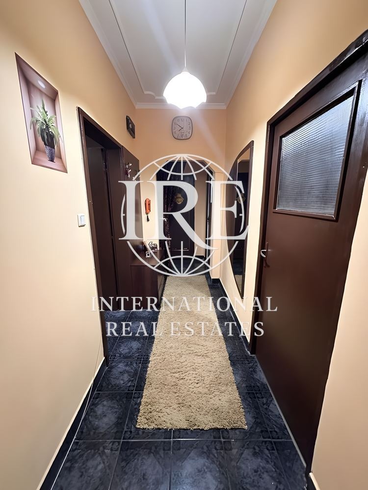 Продава 4-СТАЕН, гр. Варна, Погреби, снимка 3 - Апартаменти - 52235529