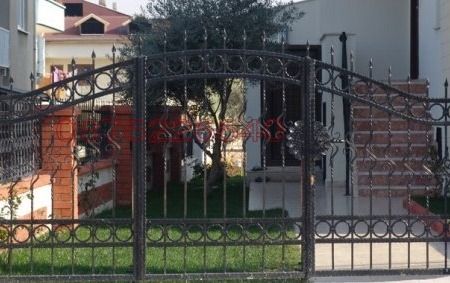 Продава КЪЩА, гр. Ловеч, Широк център