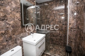 Продава 3-стаен град София Оборище - [1] 