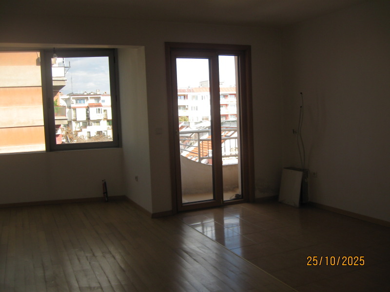 Продава  2-стаен град Пазарджик , Идеален център , 66 кв.м | 79349270 - изображение [3]