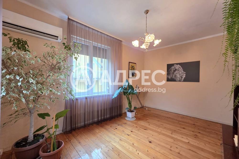 Продава КЪЩА, гр. София, Медицинска академия, снимка 2 - Къщи - 54120184