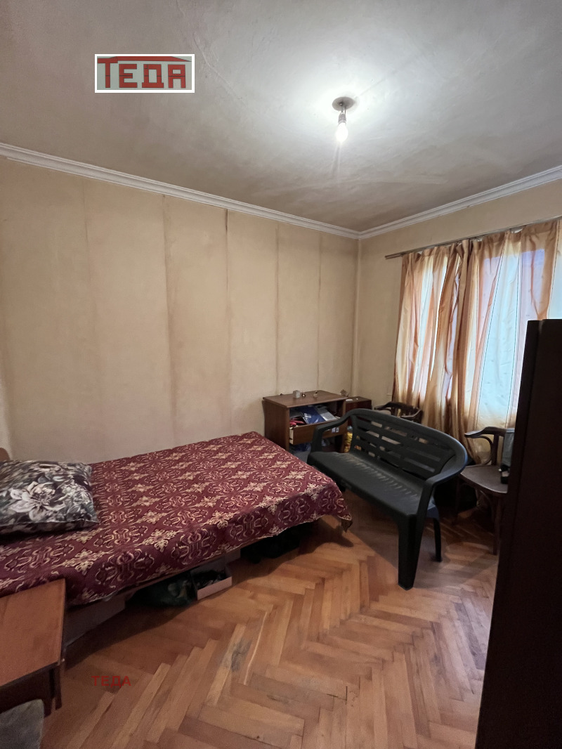 Продава ЕТАЖ ОТ КЪЩА, гр. Враца, Самуил, снимка 2 - Етаж от къща - 52532597