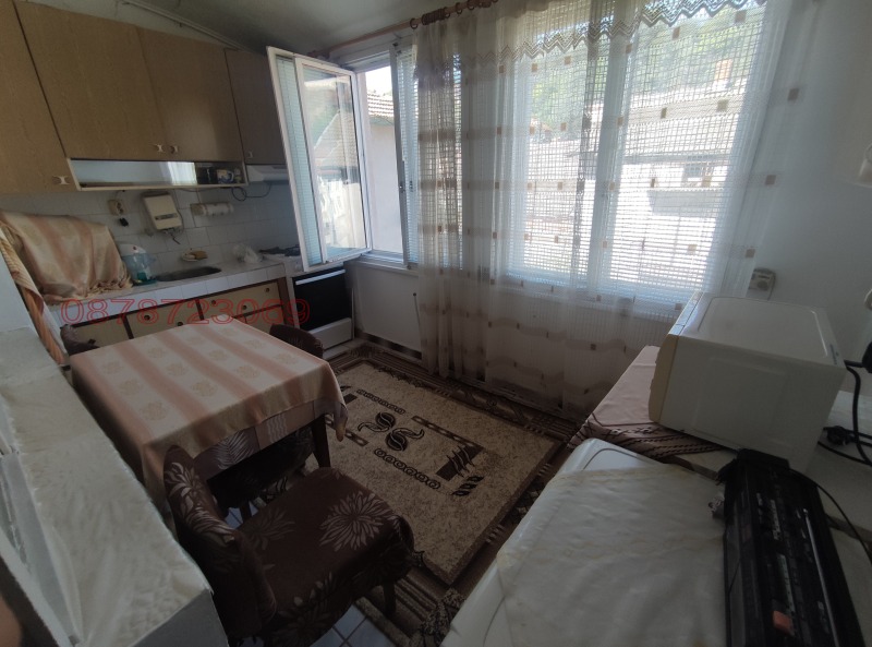 Продава ЕТАЖ ОТ КЪЩА, гр. Никопол, област Плевен, снимка 6 - Етаж от къща - 52788205