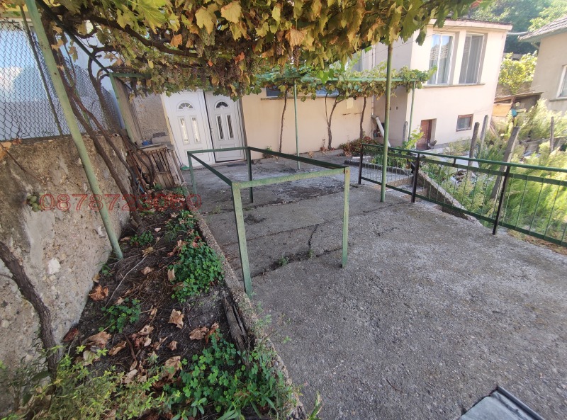Продава ЕТАЖ ОТ КЪЩА, гр. Никопол, област Плевен, снимка 15 - Етаж от къща - 52788205