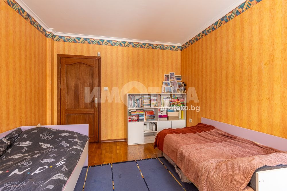 Продава МНОГОСТАЕН, гр. Варна, Бриз, снимка 3 - Апартаменти - 55130110