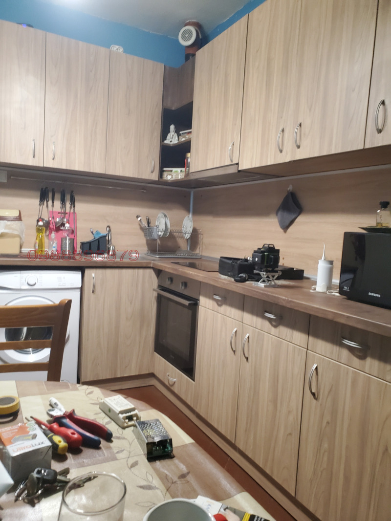 Продава МНОГОСТАЕН, гр. Русе, Захарна фабрика, снимка 4 - Апартаменти - 52945925