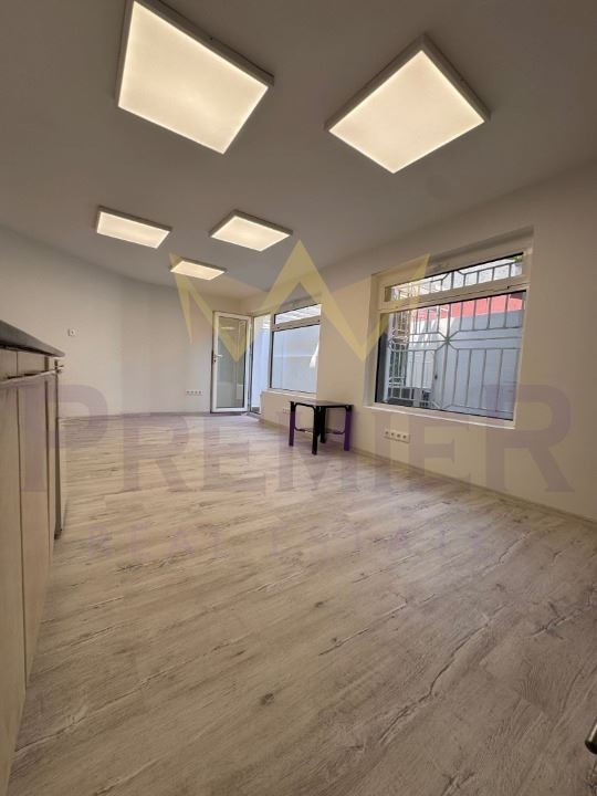 Продава ОФИС, гр. Варна, Колхозен пазар, снимка 2 - Офиси - 54340824