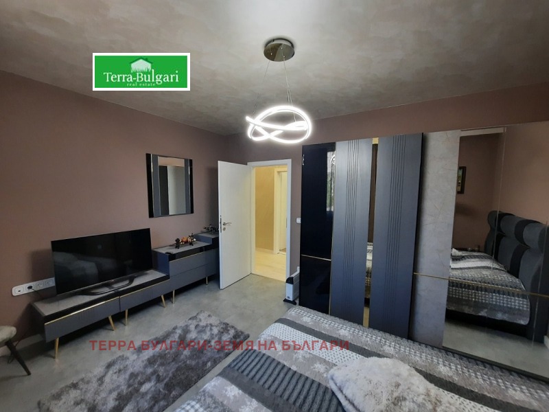 Продава  3-стаен град Перник , Изток , 117 кв.м | 74548410 - изображение [12]