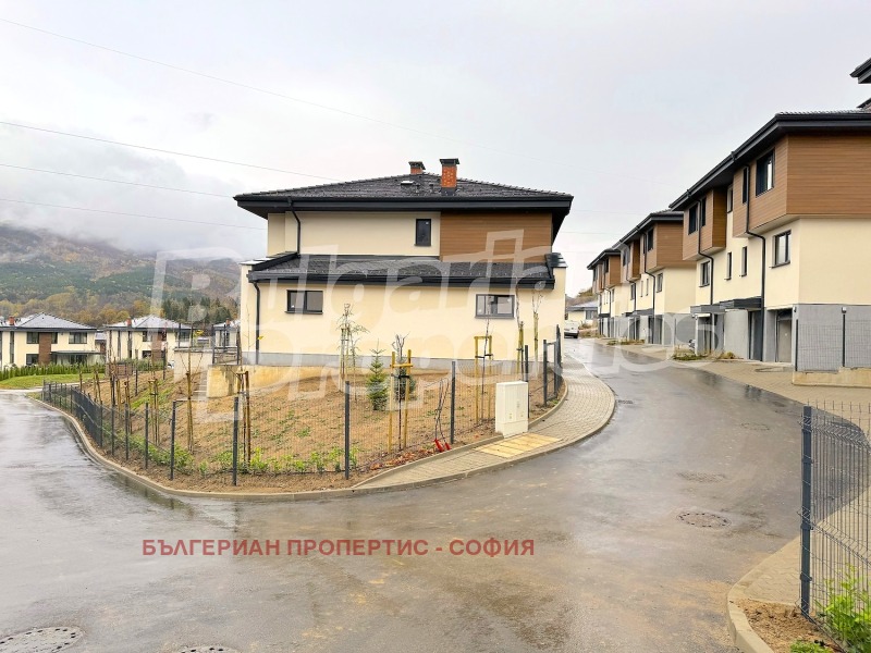 Продава КЪЩА, гр. София, с. Владая