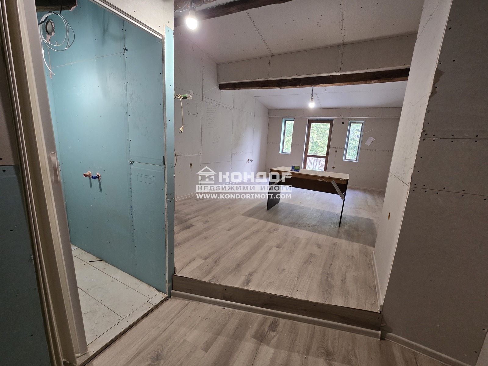 Продава ЕТАЖ ОТ КЪЩА, гр. Пловдив, Център, снимка 2 - Етаж от къща - 50629533