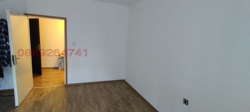 Продава МНОГОСТАЕН, гр. Бургас, Славейков, снимка 2 - Апартаменти - 52689585