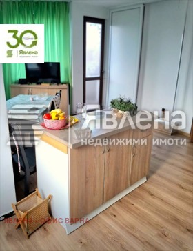 4-стаен град Варна, Колхозен пазар 3