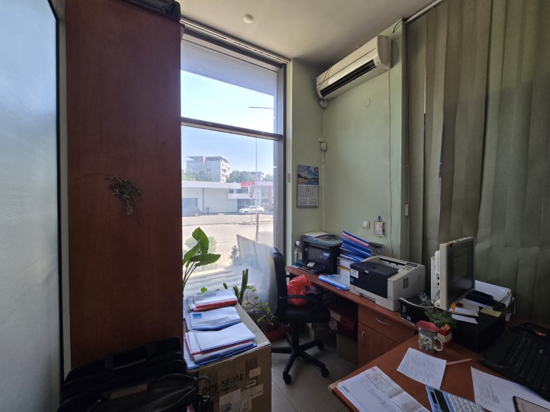 Продава  Магазин град Плевен , Широк център , 100 кв.м | 81924420 - изображение [4]