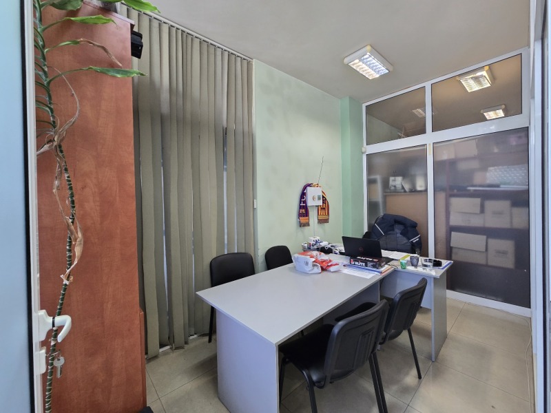 Продава  Магазин град Плевен , Широк център , 100 кв.м | 81924420 - изображение [5]