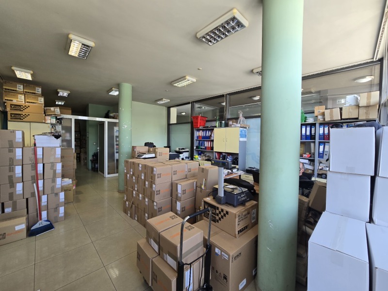 Продава  Магазин град Плевен , Широк център , 100 кв.м | 81924420 - изображение [3]