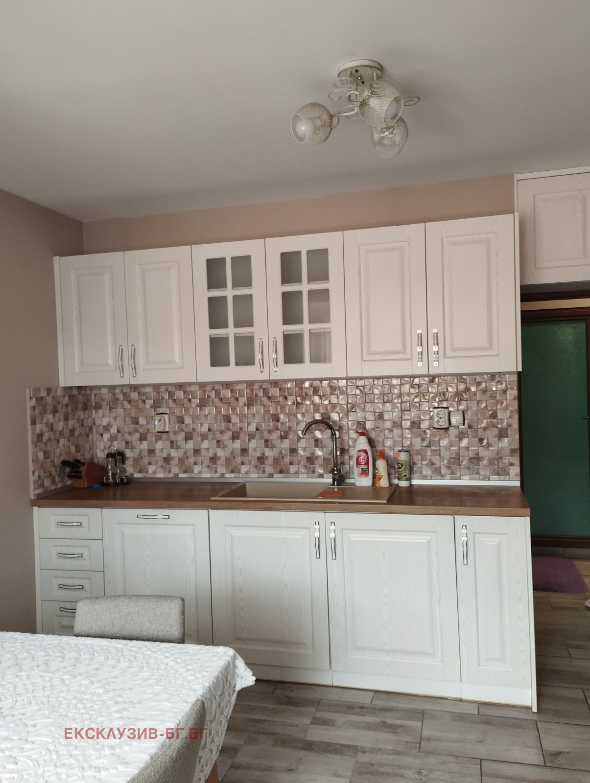 Продава 3-СТАЕН, гр. Шумен, Център, снимка 3 - Апартаменти - 54425404