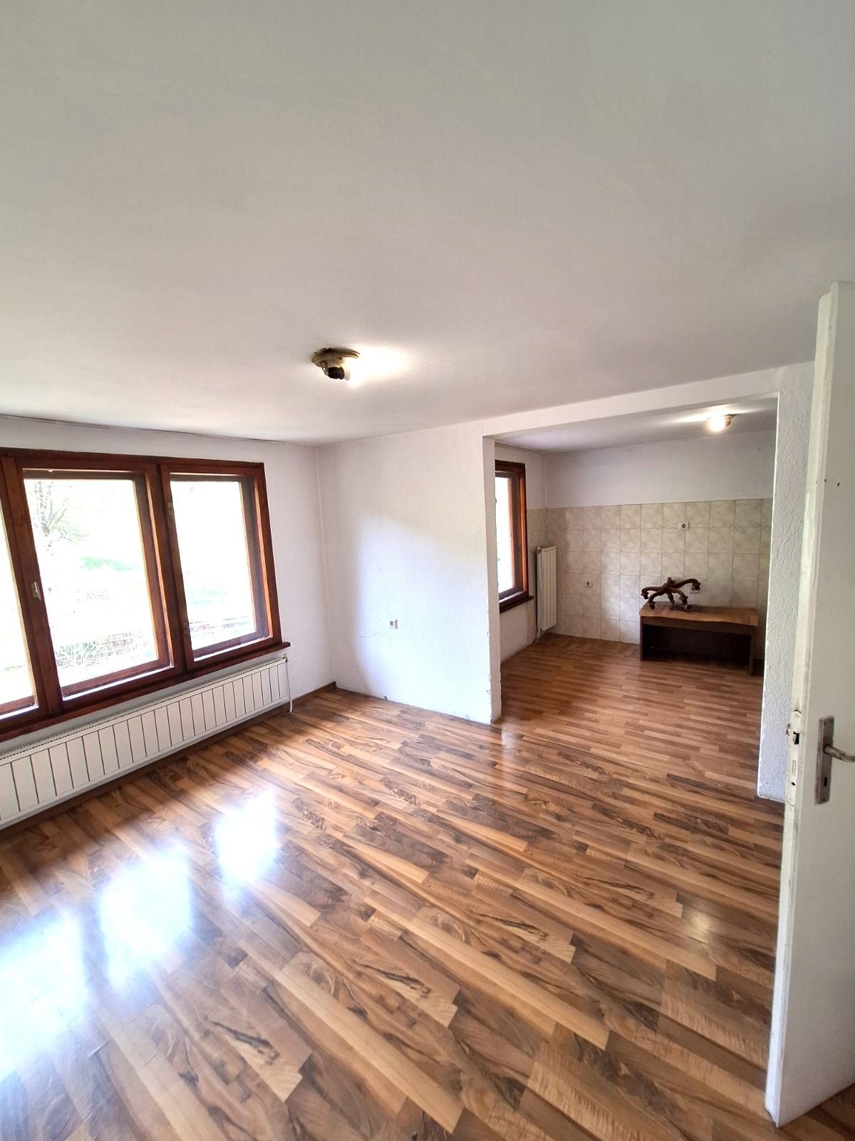 Продава МНОГОСТАЕН, гр. Чепеларе, област Смолян, снимка 2 - Апартаменти - 54366963