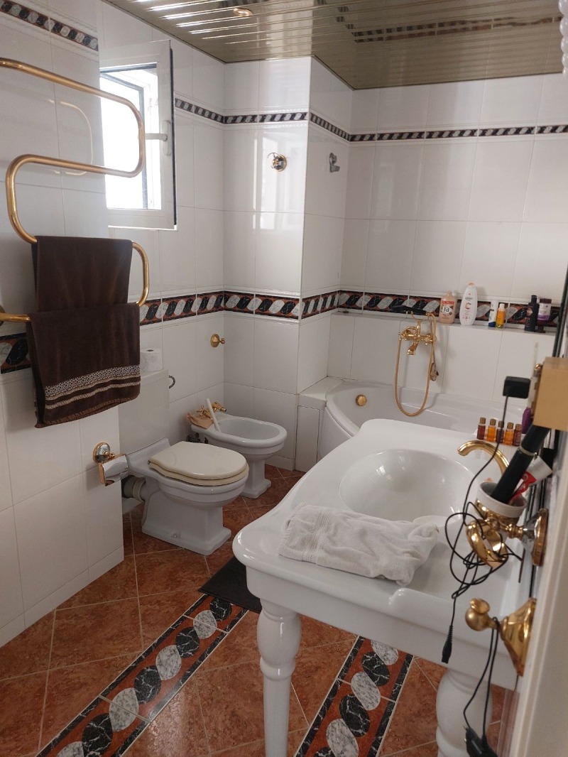 Te koop  3+ slaapkamer Plovdiv , Karsjijaka , 220 m² | 43422900 - afbeelding [13]