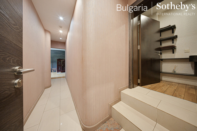 Продава ОФИС, гр. София, Център, снимка 16 - Офиси - 50397836