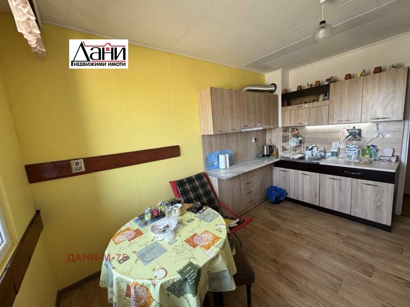 Продава  3-стаен град Шумен , 5-ти полк , 93 кв.м | 66932439 - изображение [2]