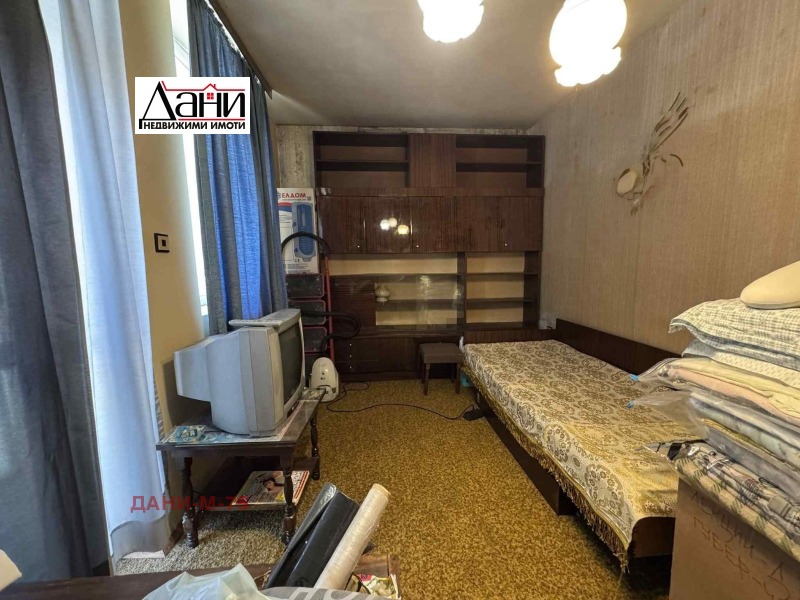 Продава  3-стаен град Шумен , 5-ти полк , 93 кв.м | 66932439 - изображение [6]