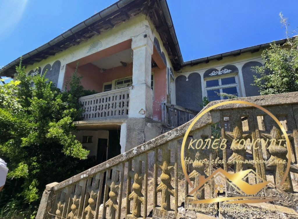 Продава КЪЩА, с. Елена, област Хасково
