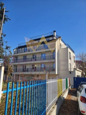 1 quarto Nadejda 4, Sofia 12