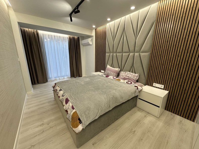 Продава 3-СТАЕН в град Варна, ВИНС-Червен площад - 80 кв.м / При запитване, БУЛ ИМОТ