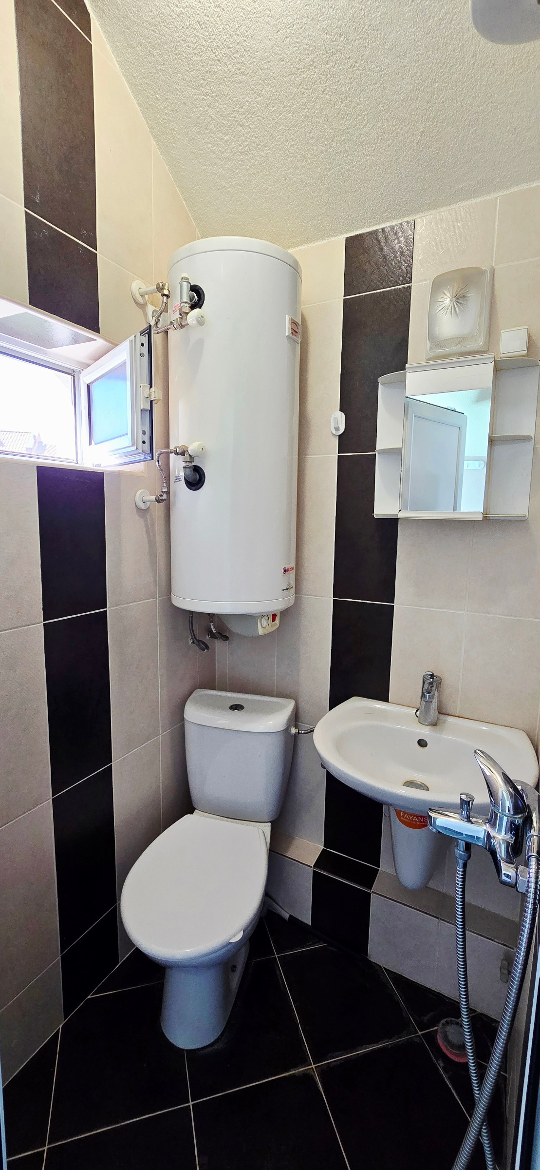 Продава КЪЩА, гр. Айтос, област Бургас, снимка 13 - Къщи - 55085345