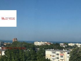 1 quarto Lazur, Burgas