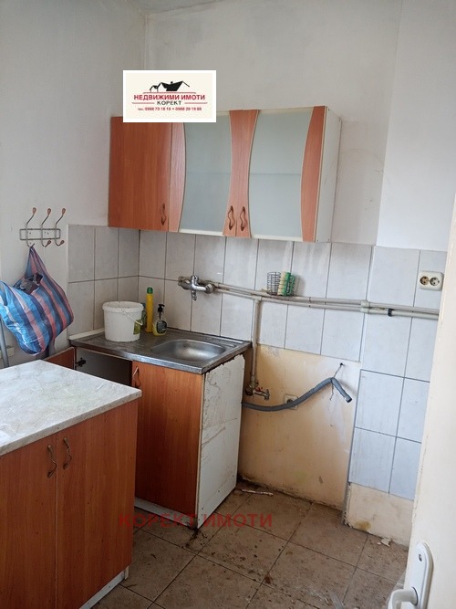 Продава 3-СТАЕН, гр. Шумен, Математическа гимназия, снимка 3 - Апартаменти - 56200525