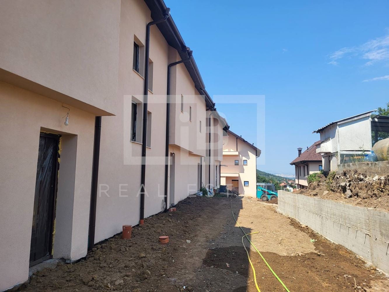 Продава КЪЩА, гр. София, с. Лозен, снимка 3 - Къщи - 56356431