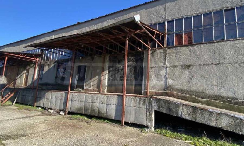 Продава СКЛАД в град Видин, Промишлена зона - Запад - 300 кв.м / 163 000 € » 318 800.29 лв., СУПРИММО ОФИСИ В СТРАНАТА