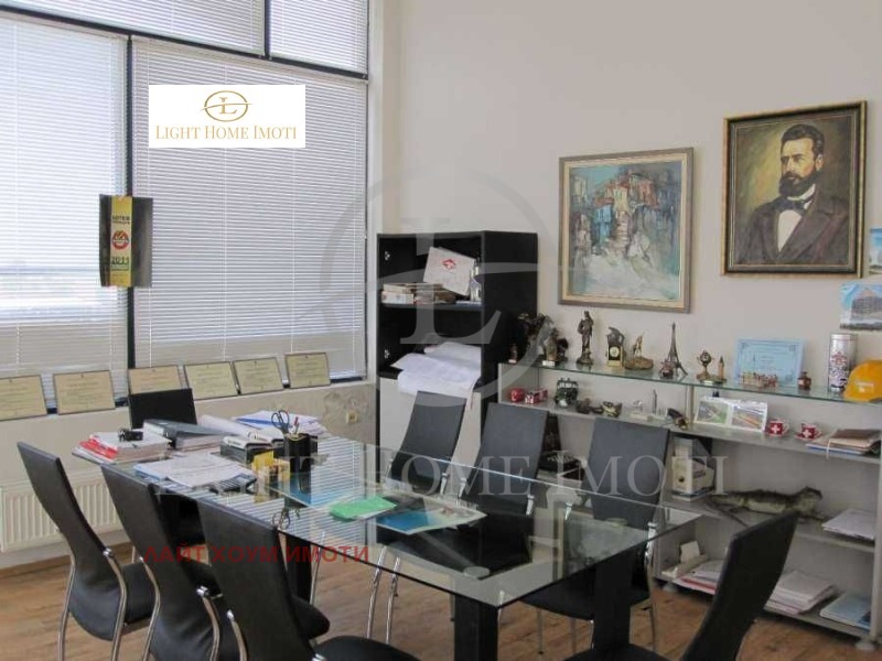 En venta  Oficina Plovdiv , Karshiyaka , 735 metros cuadrados | 62536045