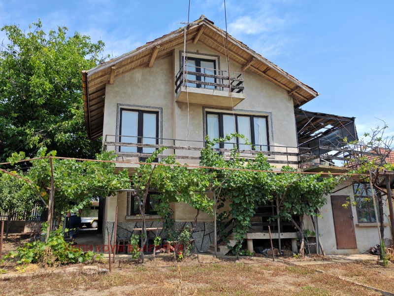 Продава КЪЩА, област Русе, с. Червена вода • 89000 € / 174068.87 лв. • 73137483 1