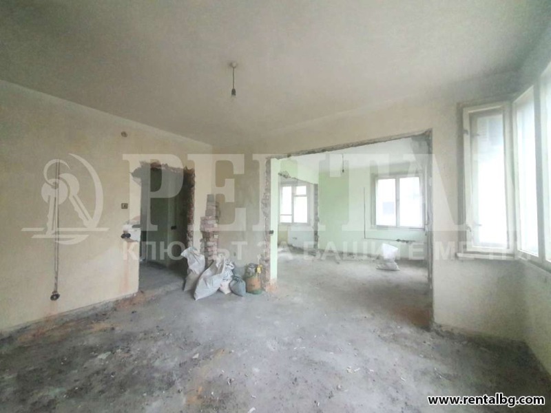 Продава ЕТАЖ ОТ КЪЩА, гр. Пловдив, Център, снимка 3 - Етаж от къща - 52704888