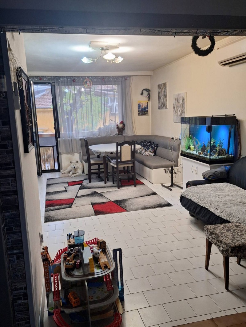 Продава ЕТАЖ ОТ КЪЩА, гр. Пловдив, Център, снимка 6 - Етаж от къща - 52659552