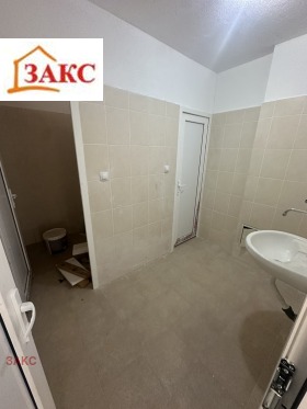 Butik Vazrozhdentsi, Kardzhali 4