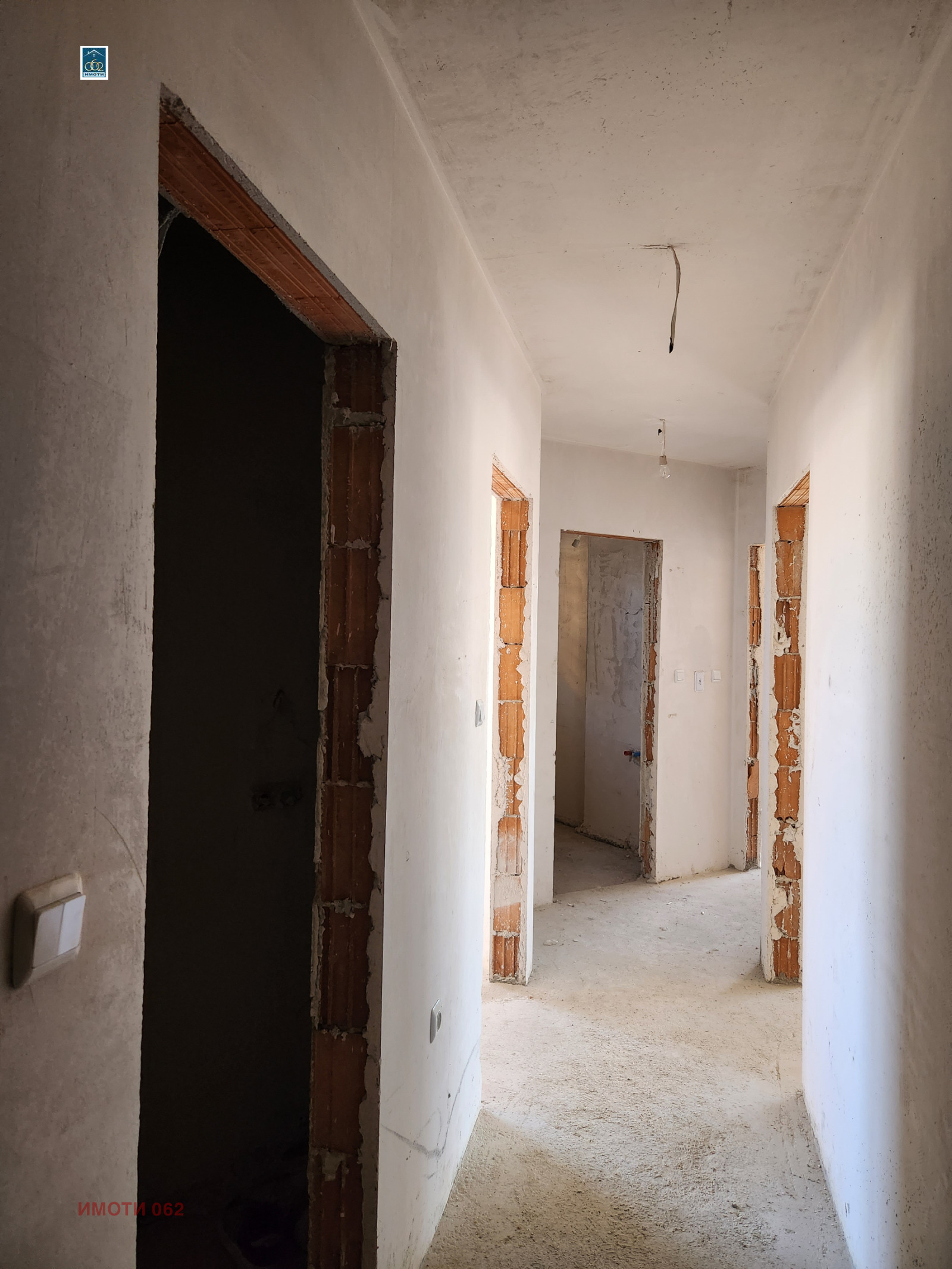 Продава 3-СТАЕН, гр. Велико Търново, Бузлуджа, снимка 2 - Апартаменти - 53800685