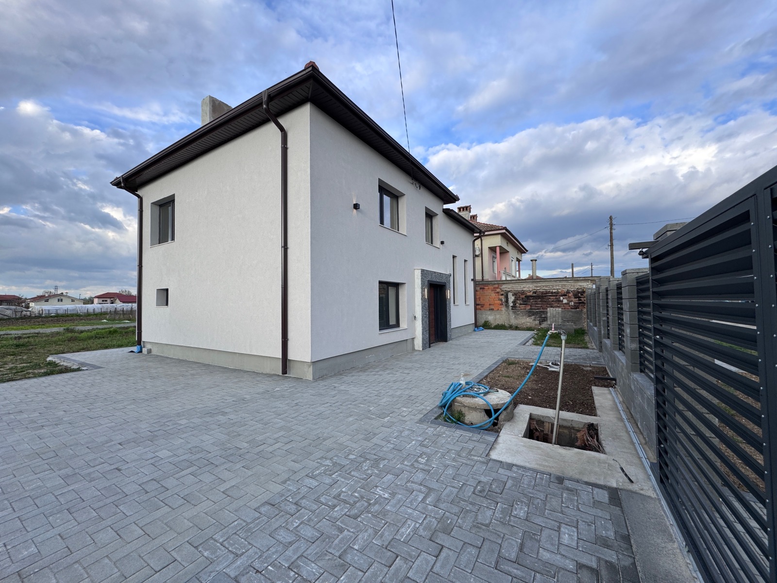 Продава КЪЩА, с. Трилистник, област Пловдив, снимка 2 - Къщи - 52379932