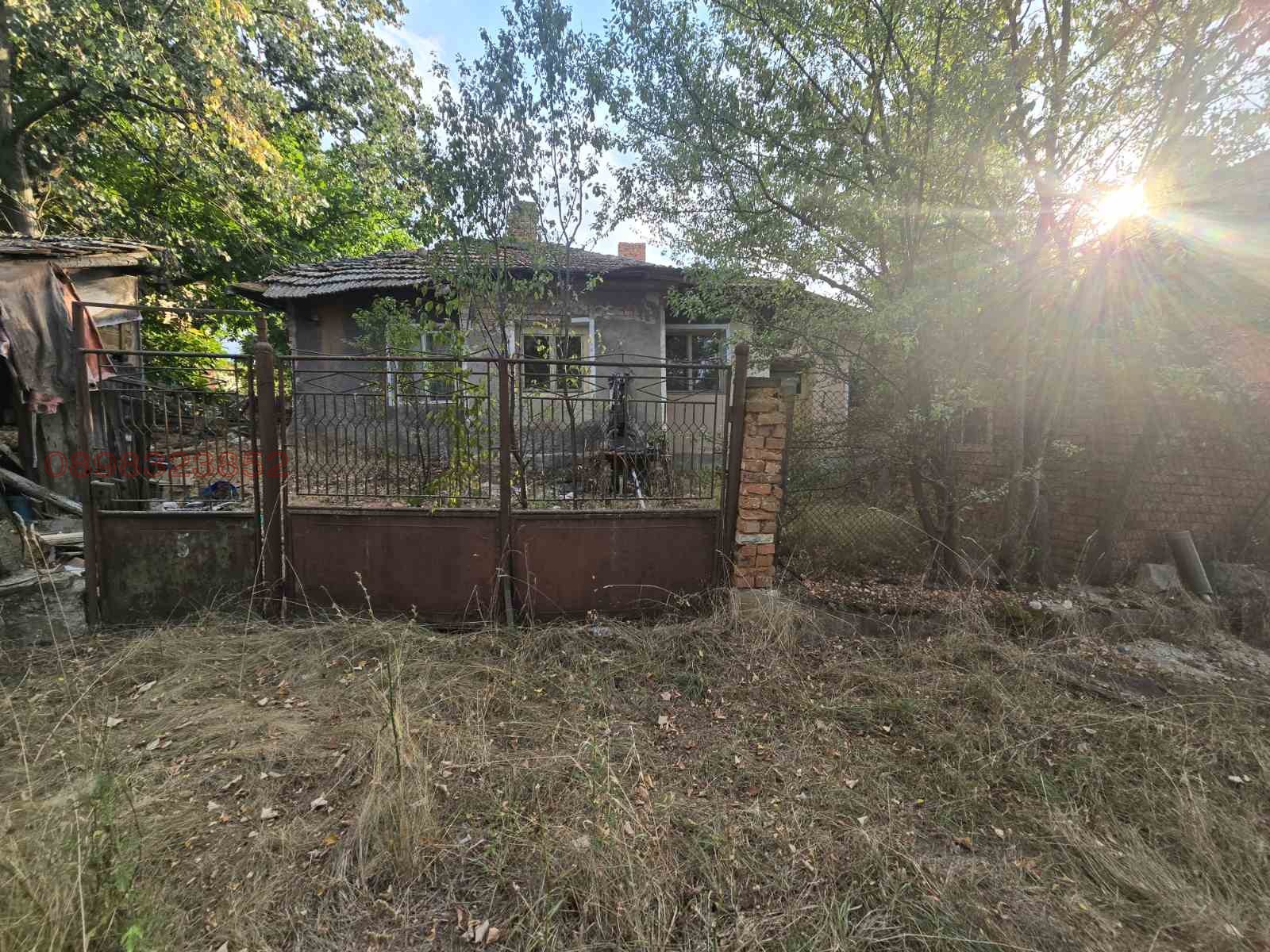 Продава КЪЩА, с. Долно Камарци, област София област