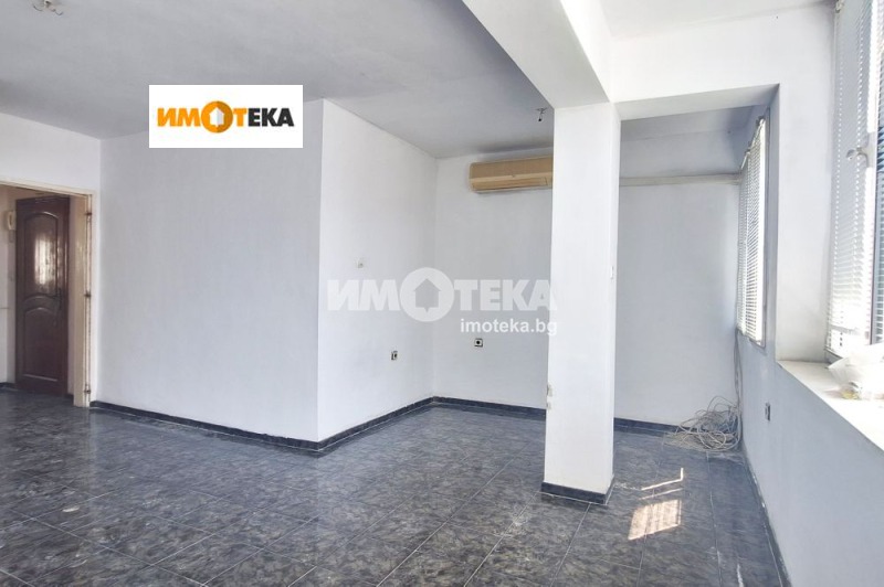 Продава МНОГОСТАЕН, гр. Варна, Зимно кино Тракия, снимка 1 - Aпартаменти - 47188632