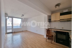 Продава 3-стаен град София Зона Б-18 - [1] 