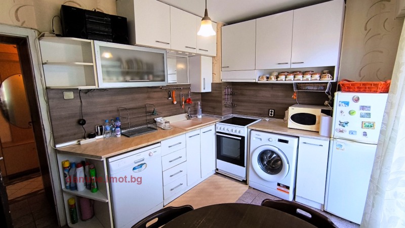 In vendita  2 camere da letto Ruse , Zdravets Iztok , 82 mq | 54621245