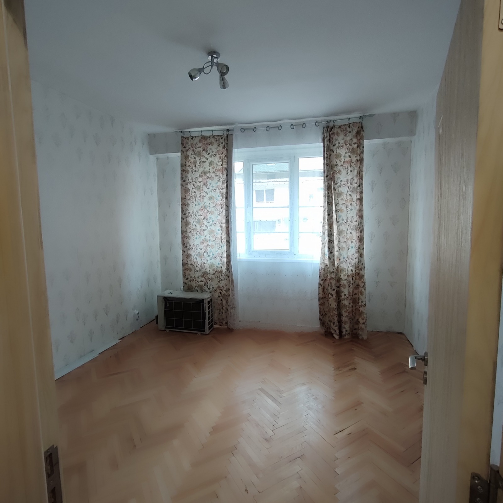 Продава МНОГОСТАЕН, гр. Благоевград, Широк център, снимка 7 - Апартаменти - 54057070