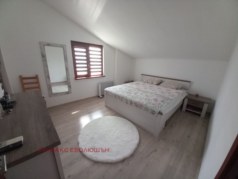 Продава КЪЩА в област Разград, с. Малък Поровец - 96 кв.м / 200 000 € » 391 166.00 лв., РЕ/МАКС ЕВОЛЮШЪН