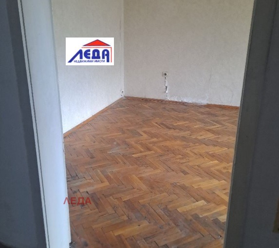 Eladó  2 hálószobás Pleven , 9-ti kvartal , 100 négyzetméter | 63540590 - kép [12]