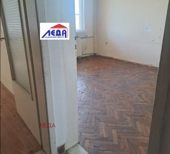 Eladó  2 hálószobás Pleven , 9-ti kvartal , 100 négyzetméter | 63540590 - kép [9]